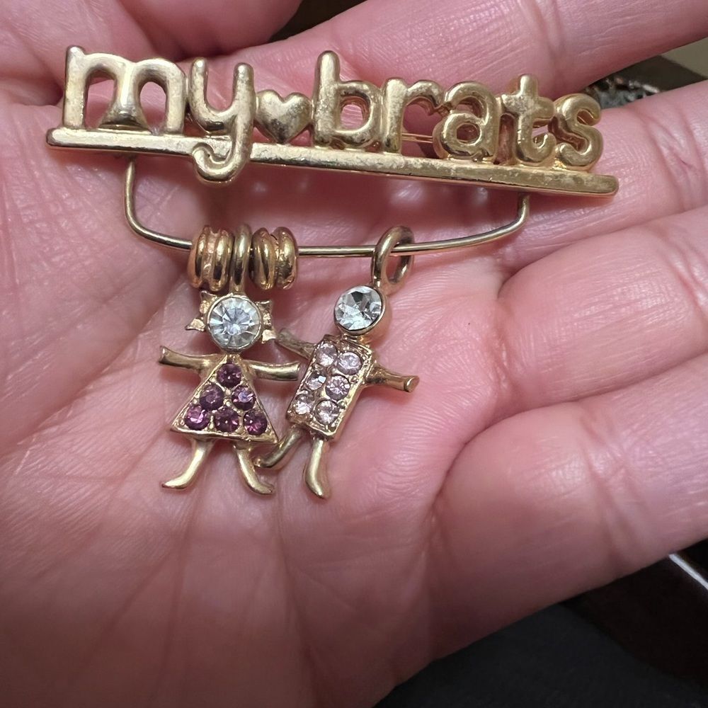VINTAGE USA K.I.S MY BRATS PIN BROOCH WITH 2 CHARMS